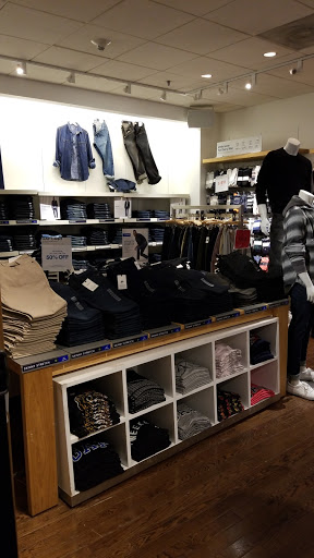 Clothing Store «Gap», reviews and photos, 1340 W Boston Post Rd, Larchmont, NY 10538, USA