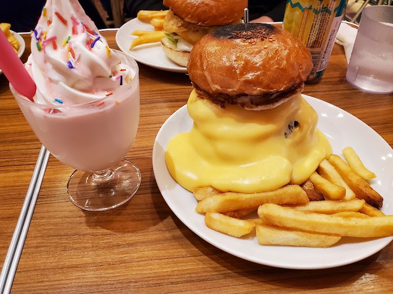 BURGER & MILKSHAKE CRANE