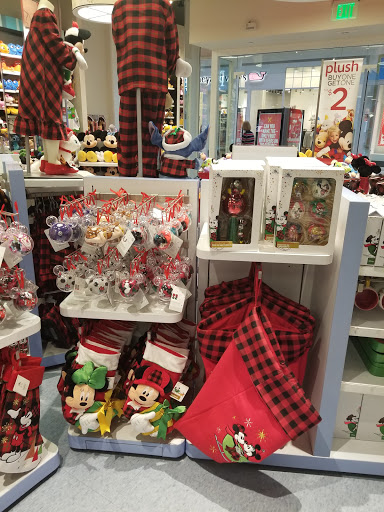 Toy Store «Disney Store», reviews and photos, 5220 Fashion Outlets Way, Rosemont, IL 60018, USA
