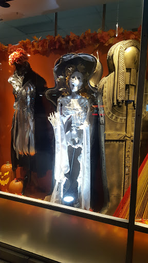 Thrift Store «Out of the Closet Thrift Store», reviews and photos, 1726 E Colorado Blvd, Pasadena, CA 91106, USA