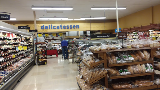 Grocery Store «Hannaford Supermarket», reviews and photos, 333 Brook St, Clinton, MA 01510, USA