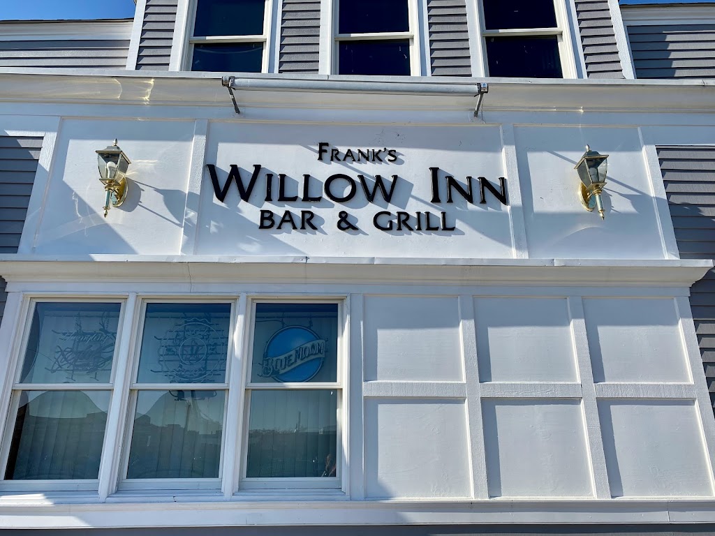 Frank's Willow Inn Bar &Grill 06118