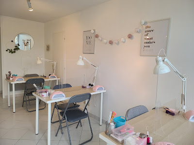 NAIL ART INSTITUTE à Saintes