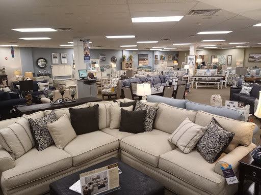 Furniture Store «Raymour & Flanigan Furniture and Mattress Store», reviews and photos, 2780 W Ridge Rd, Rochester, NY 14626, USA