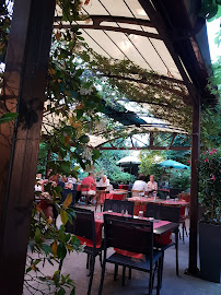 Atmosphère du Restaurant français Le Petit Jardin à Viens - n°17