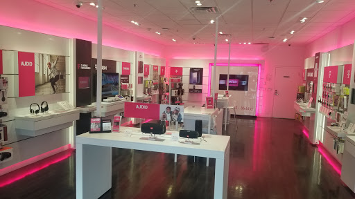 Cell Phone Store «T-Mobile», reviews and photos, 680 W Huntington Dr, Monrovia, CA 91016, USA