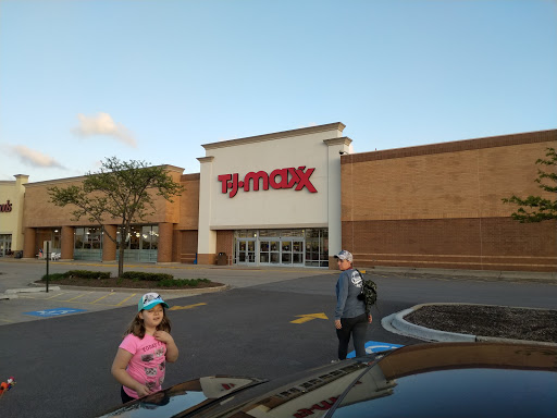 T.J. Maxx & HomeGoods, 715 E Dundee Rd, Palatine, IL 60074, USA, 