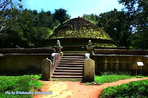 லஹுகல மகுல் மகா விகாரை | ලාහුගල මගුල් මහ විහාරය | Lahugala Magul Maha Viharaya image