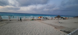 Foto von Nosour Al Abyad Beach mit sehr sauber Sauberkeitsgrad