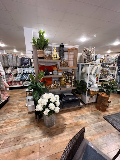 Home Goods Store «Tuesday Morning», reviews and photos, 911 Lithia Pinecrest Rd, Brandon, FL 33511, USA