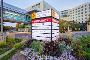 M Health Fairview Southdale Hospital image