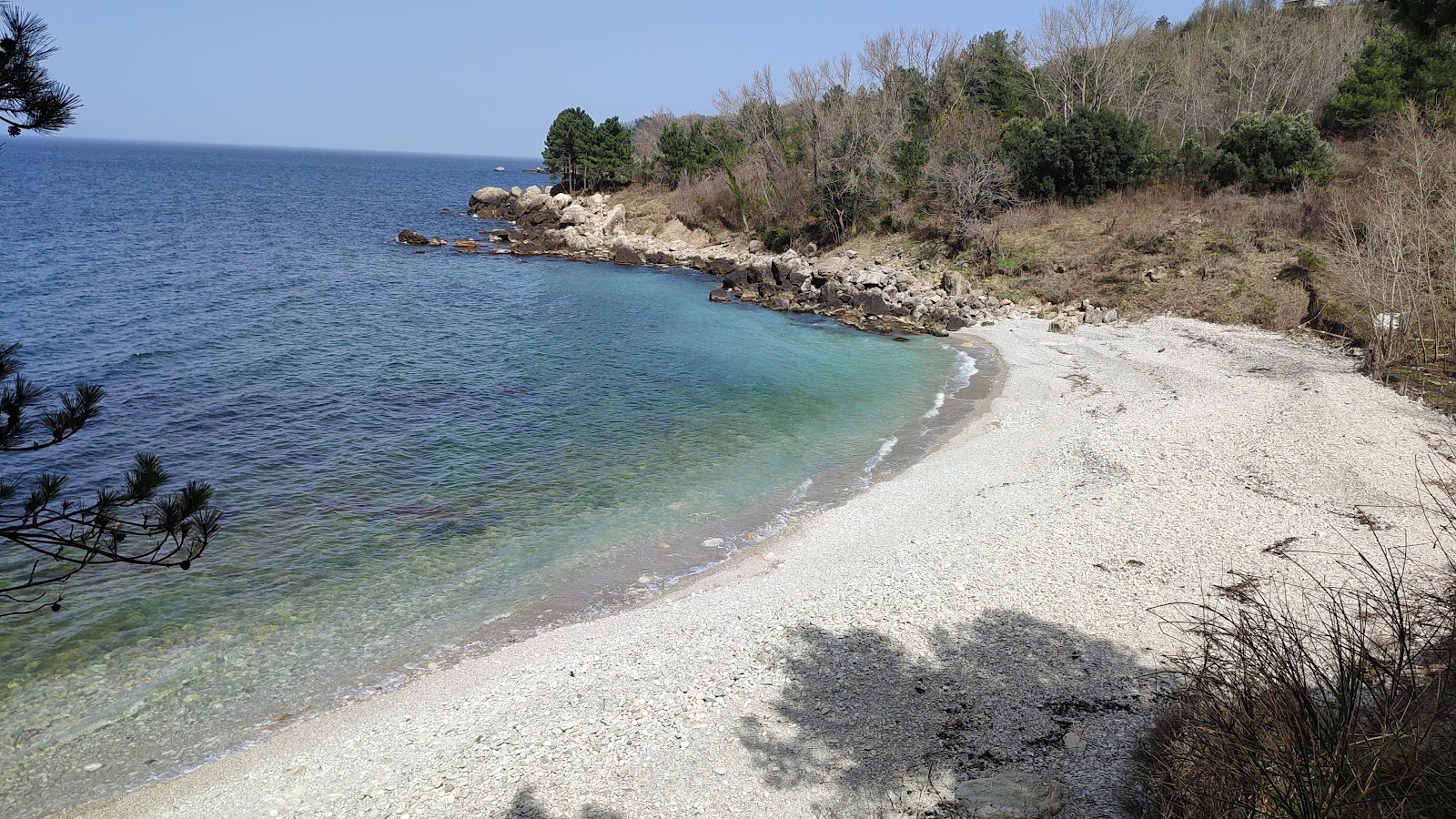 Fotografija Yardibi Plaji z sivi kamenček površino