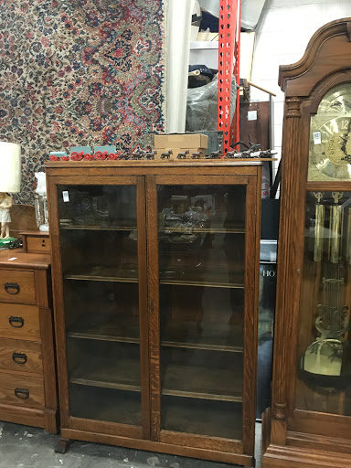 Auction House «RPN Sales & Auction House», reviews and photos, 4451 N Milwaukee Ave, Chicago, IL 60630, USA