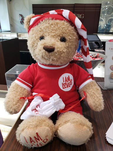 Jewelry Store «Helzberg Diamonds», reviews and photos, 1100 S Hayes St, Arlington, VA 22202, USA