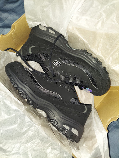 Shoe Store «Famous Footwear», reviews and photos, 1816 Hilliard Rome Rd, Hilliard, OH 43026, USA