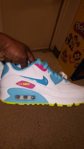 Clothing Store «Ross Dress for Less», reviews and photos, 13855 Outlet Dr, Silver Spring, MD 20904, USA