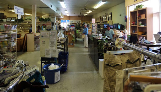 Thrift Store «Society of St. Vincent de Paul - Thunderbird Thrift Store», reviews and photos, 3547 W Thunderbird Rd, Phoenix, AZ 85053, USA