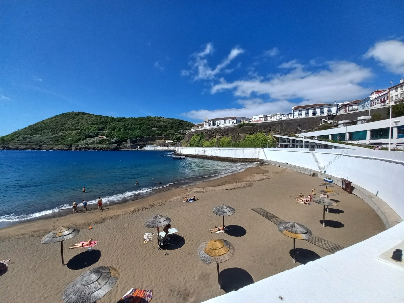 Foto de Zona Balnear da Prainha com areia marrom superfície