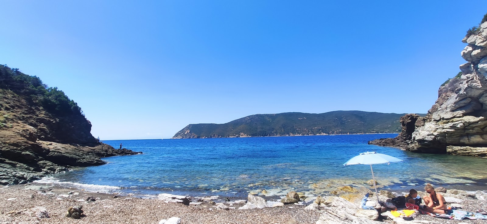 Cala Chiara'in fotoğrafı küçük koy ile birlikte