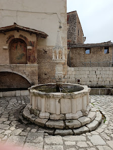 Fontana di Fontecchio Piazza del Popolo, 1, 67020 Fontecchio AQ, Italia