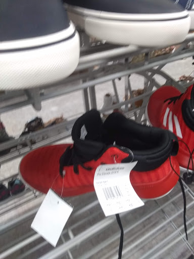 Clothing Store «Burlington Coat Factory», reviews and photos, 4849 Golf Rd, Skokie, IL 60077, USA