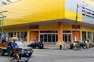 Quevedo Shopping Center image