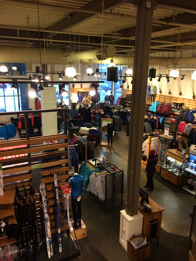 Clothing Store «L.L. Bean», reviews and photos, 340 Legacy Pl, Dedham, MA 02026, USA