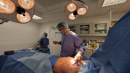 Dr Edouard Coeugniet | Montreal Chirurgie Mammaire, Breast Surgeon, Chirurgie des paupières, Blepharoplasty | Plasticien