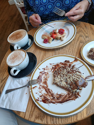 Patisserie La Reine Phone number