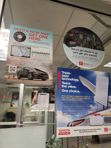 Toyota Dealer «Oakbrook Toyota», reviews and photos, 550 E Ogden Ave, Westmont, IL 60559, USA