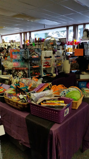 Thrift Store «H2O Help & Hope To Others», reviews and photos, 451 SE Maple St, Dallas, OR 97338, USA