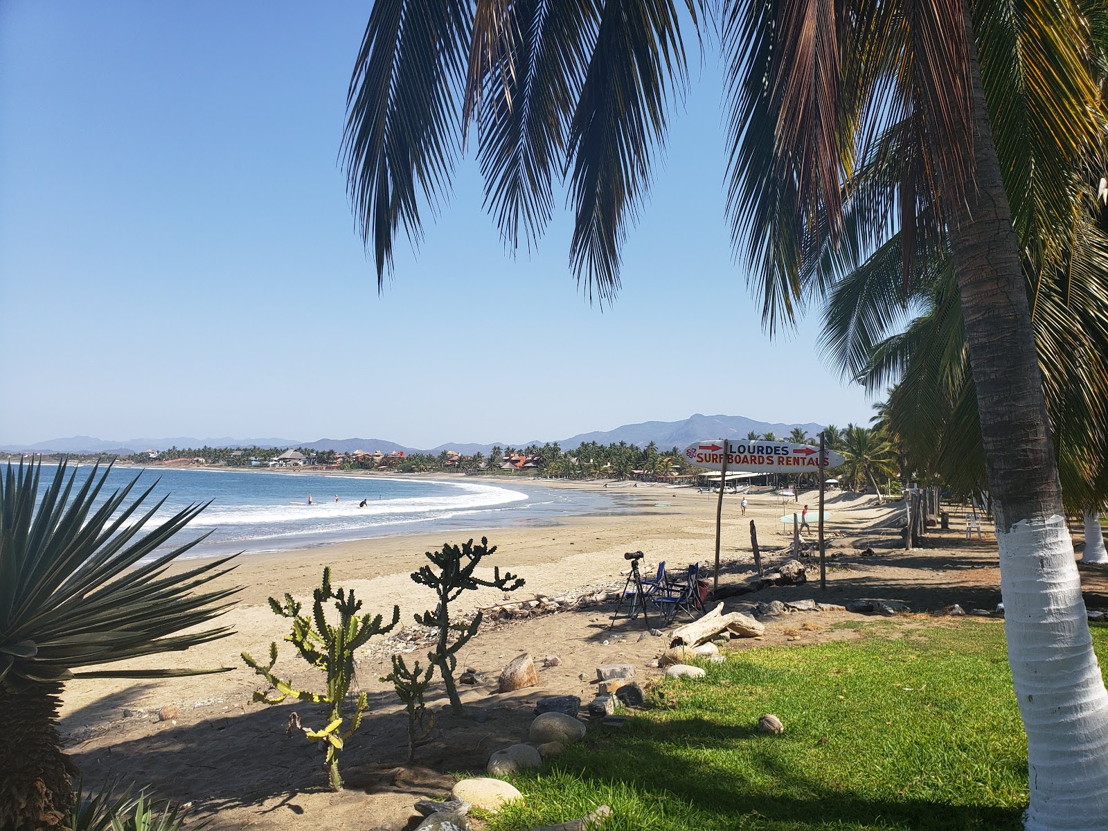 Foto de Playa La Saladita com praia espaçosa