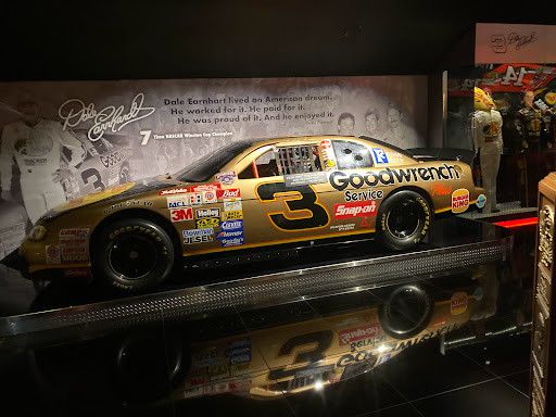 Sporting Goods Store «Bass Pro Shops», reviews and photos, 1935 S Campbell Ave, Springfield, MO 65807, USA