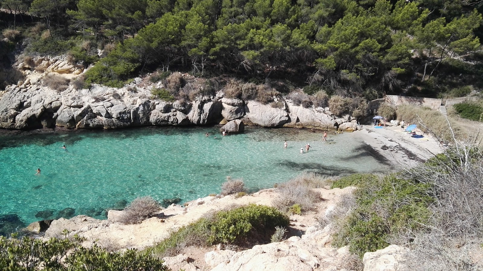 Photo of Cala Bella Dona with bright fine sand surface