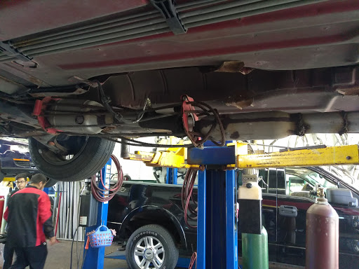 Auto Repair Shop «Velasquez Complete Auto Care», reviews and photos, 5317 S Archer Ave, Chicago, IL 60632, USA