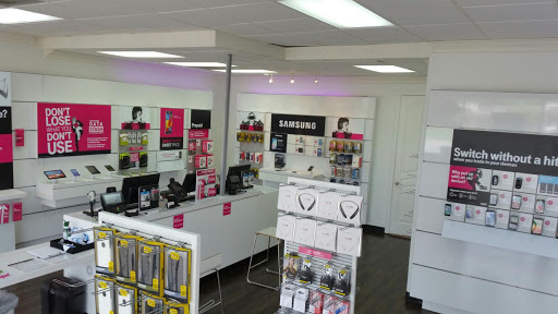 Cell Phone Store «T-Mobile», reviews and photos, 6311 Old FM 1488 Rd, Magnolia, TX 77354, USA