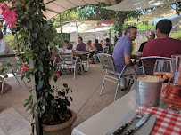 Atmosphère du Restaurant Bistrot des Roques à Saint-Pantaléon - n°10