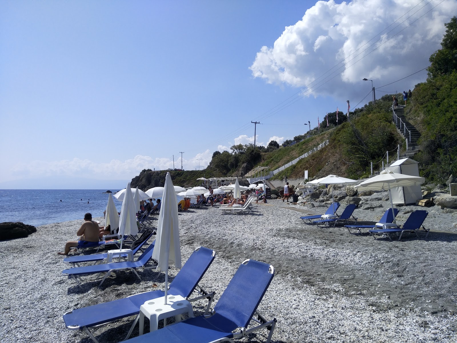 Foto af Vouka beach - populært sted blandt afslapningskendere
