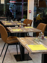 Atmosphère du Restaurant de spécialités du Moyen-Orient Resto Onel مطعم اونيل العراقي à Strasbourg - n°4