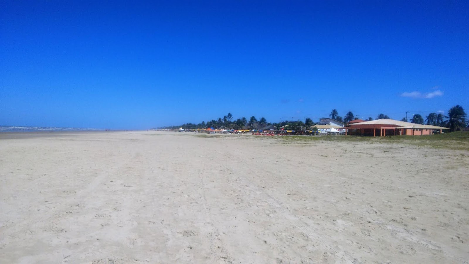 Photo of Aruana Beach and the settlement