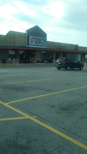 Home Improvement Store «Tractor Supply Co.», reviews and photos, 601 S Main St #112, Salem, IN 47167, USA