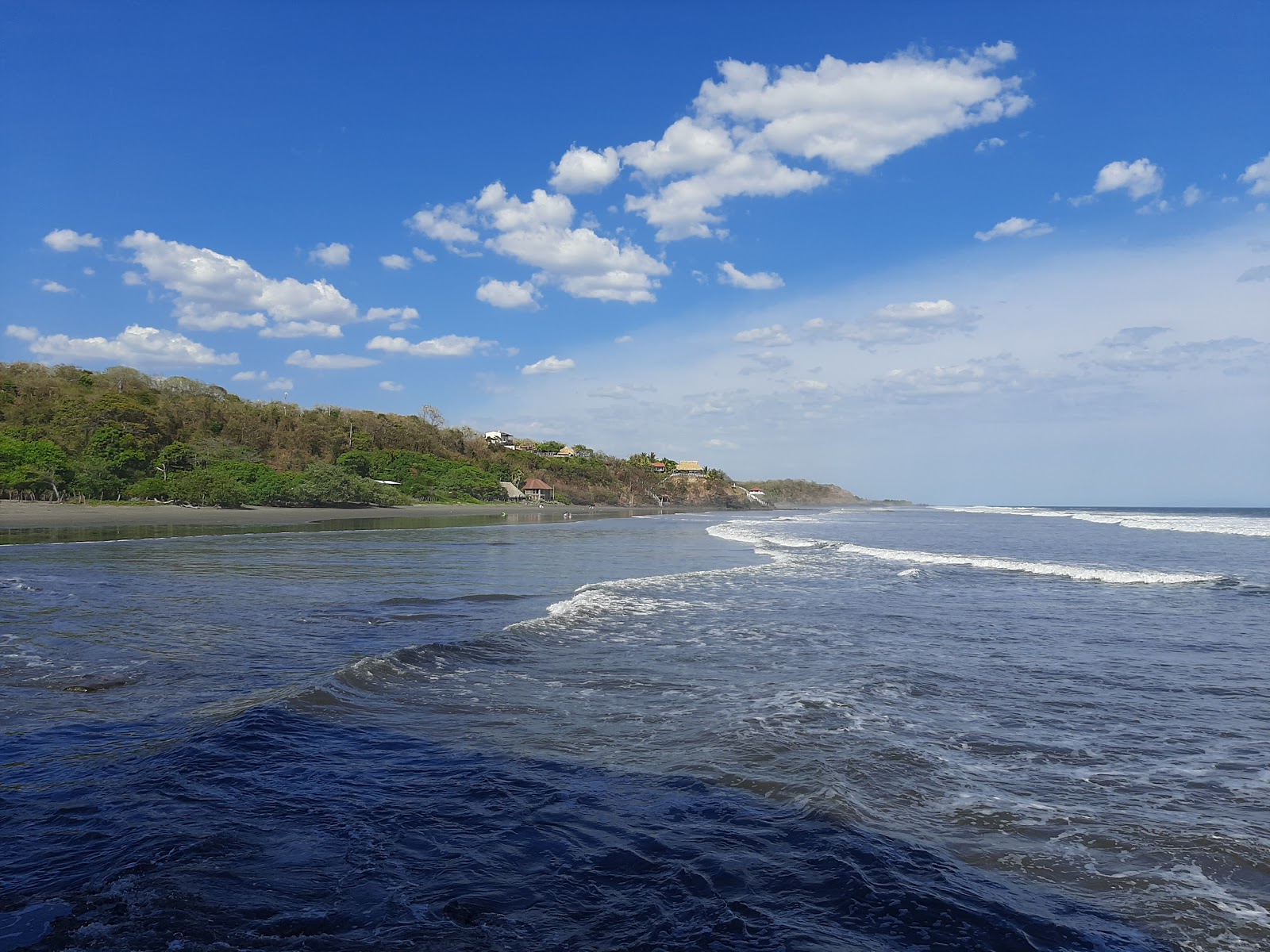 El Carrizal beach的照片 带有蓝色纯水表面