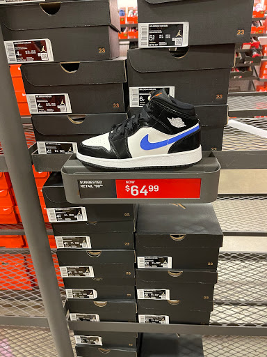 Sporting Goods Store «Nike Factory Store», reviews and photos, 20 Killingworth Tpke #155, Clinton, CT 06413, USA