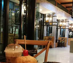 Meet Up Cafe & Bistro photo