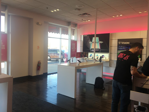 Cell Phone Store «T-Mobile», reviews and photos, 15615 South La Grange Road, Orland Park, IL 60462, USA