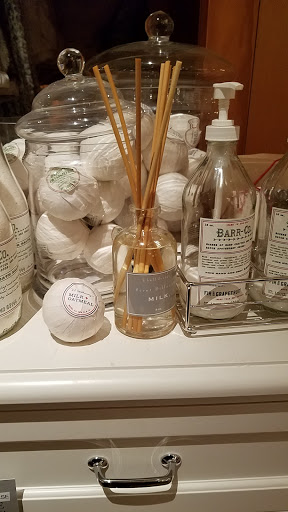 Furniture Store «Pottery Barn», reviews and photos, 2700 Clarendon Blvd r100, Arlington, VA 22201, USA