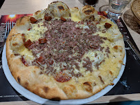 Pizza du Pizzeria Le Cardinal à Saint-Priest-en-Jarez - n°16
