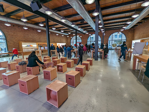 Computer Store «Apple Williamsburg», reviews and photos, 247 Bedford Ave, Brooklyn, NY 11211, USA