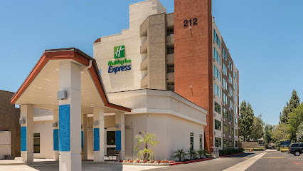 Holiday Inn Express Fullerton - Anaheim, an IHG Ho - 212 W Houston Ave, Fullerton, CA 92832