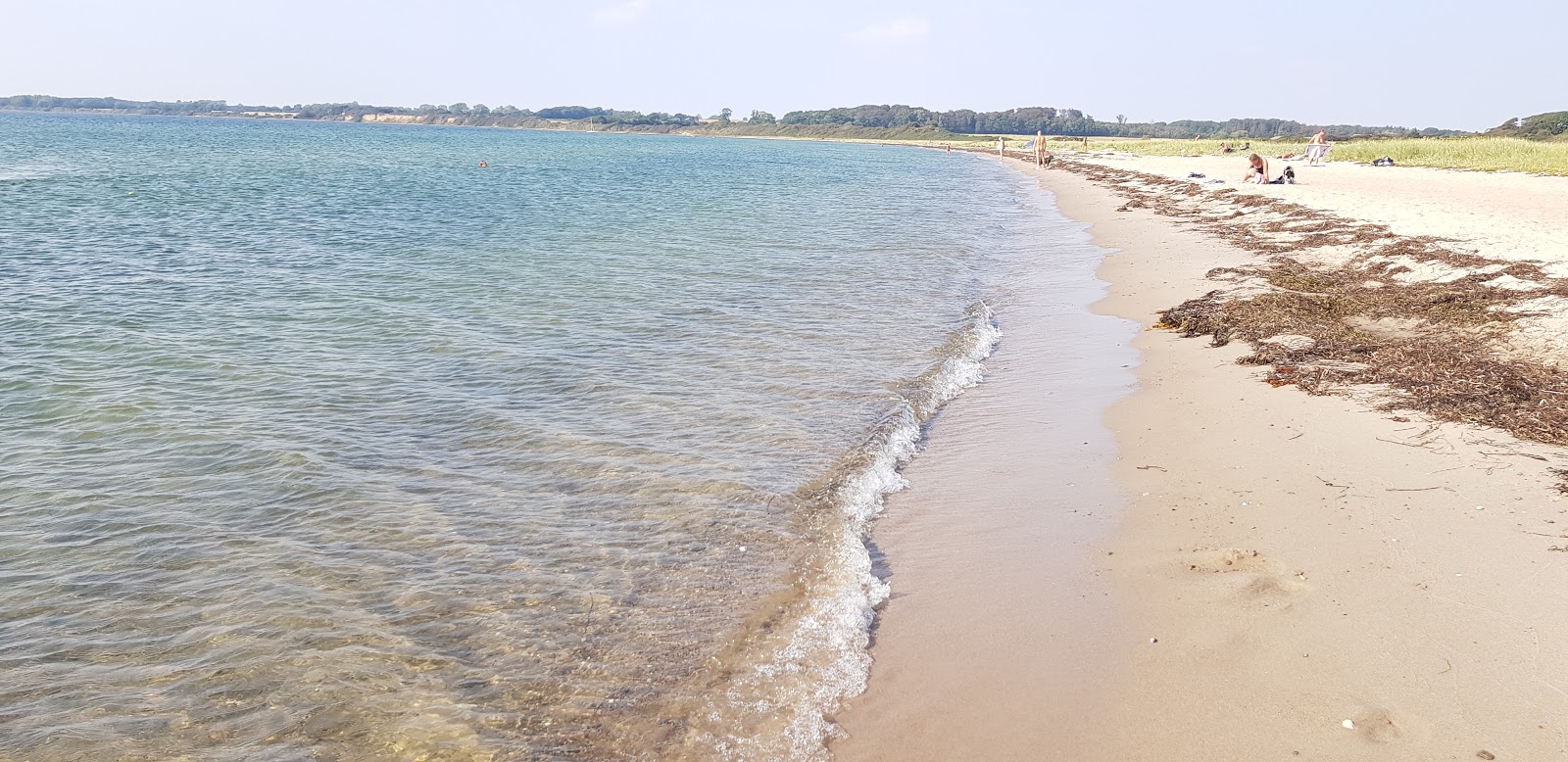 Foto di Egurup Beach con una superficie del sabbia luminosa